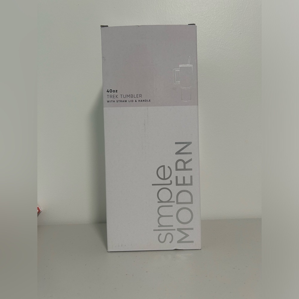 Simple Modern Trek Tumbler 40oz Black Lid Straw